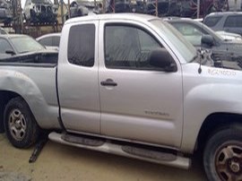 2006 TOYOTA TACOMA SILVER EXTD CAB 2.7 AT  2WD.  Z24853